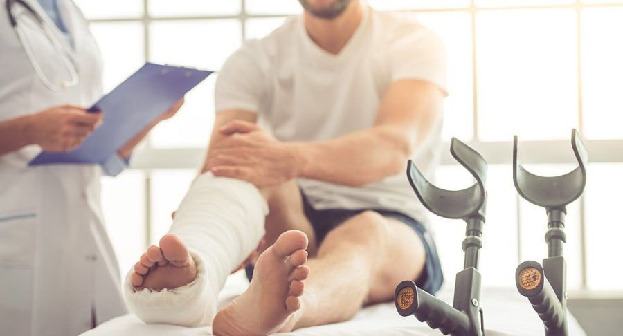 Knee fracture with plaster treatment by Dr Hardik Shah